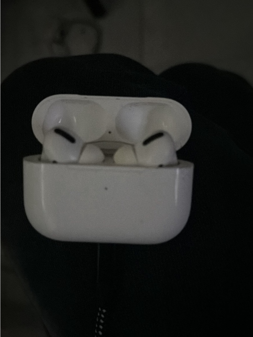 Apple White Wireless Earbuds with Charging Case
